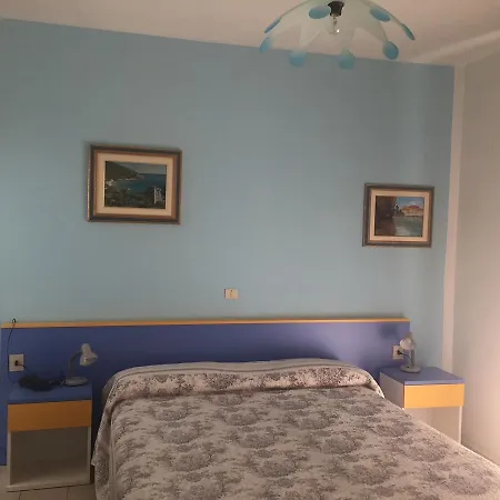 Halifax 3*