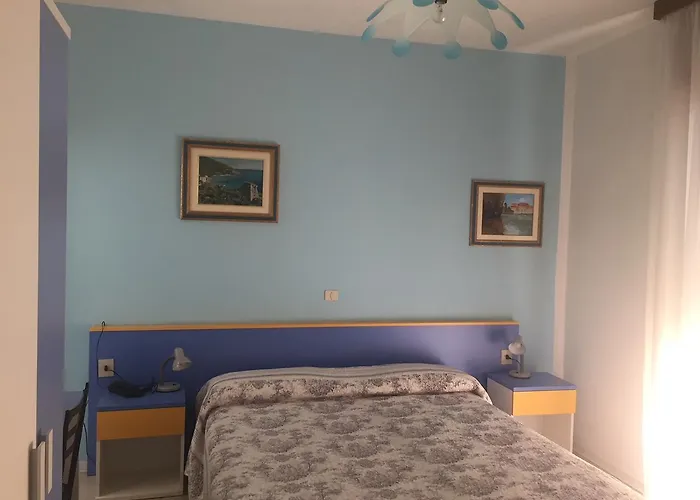 Halifax 3*